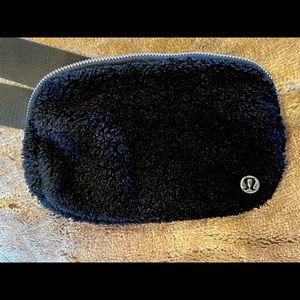 Lululemon Sherpa everywhere belt bag